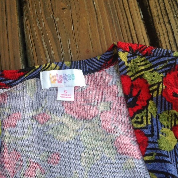 Lularoe Sarah Black Red Green Rose Floral Duster Cardigan S Stretch Knit Sweater - Picture 2 of 3